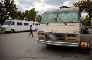 Trại RV lớn tại San Jose bị di dời lần thứ tư, đối mặt nguy cơ bị tịch thu 25 Trại RV lớn tại San Jose bị di dời lần thứ tư, đối mặt nguy cơ bị tịch thu