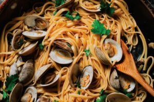 Công Thức Mì Ý Tôm Chuẩn Bị Cho Ngày Cuối: Mì Ý Tôm Của Rosie Grant 2 Công Thức Mì Ý Tôm Chuẩn Bị Cho Ngày Cuối: Mì Ý Tôm Của Rosie Grant