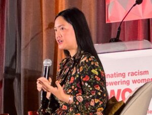 Nhà hoạt động, phi hành gia chia sẻ câu chuyện tại buổi tiệc YWCA 11 Nhà hoạt động, phi hành gia chia sẻ câu chuyện tại buổi tiệc YWCA