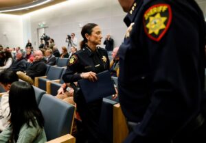 Hội đồng Giám sát San Mateo xem xét bãi nhiệm Cảnh sát trưởng vào Thứ Ba. Ý kiến tư vấn khuyến nghị điều này dựa trên những yếu tố nào? 21 Hội đồng Giám sát San Mateo xem xét bãi nhiệm Cảnh sát trưởng vào Thứ Ba. Ý kiến tư vấn khuyến nghị điều này dựa trên những yếu tố nào?