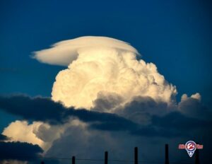 UFO trên bầu trời? Không, đó là mây thấu kính. Đây là ý nghĩa của nó