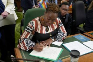 Thống Đốc Newsom Ký Luật Cho Phép Hội Đồng Giám Sát Dân Sự Truy Cập Hồ Sơ Cảnh Sát 19 Thống Đốc Newsom Ký Luật Cho Phép Hội Đồng Giám Sát Dân Sự Truy Cập Hồ Sơ Cảnh Sát