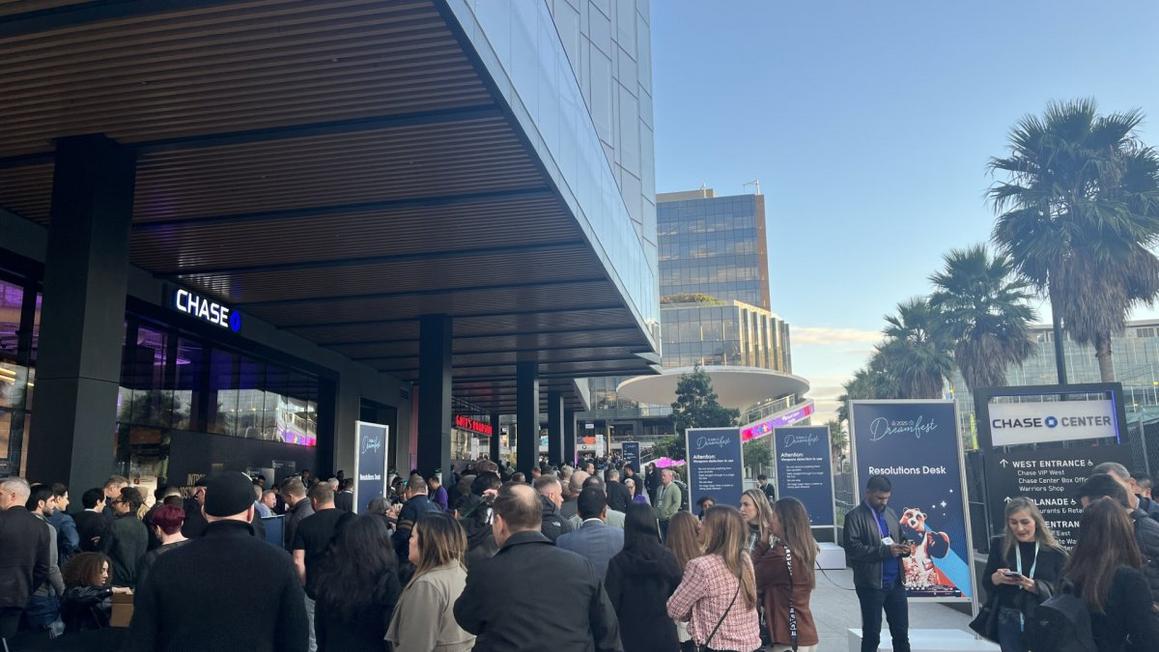 Dreamforce mang đến các buổi trình diễn của Metallica và Benson Boone tại San Francisco 1 Salesforce Dreamforce dreamfest