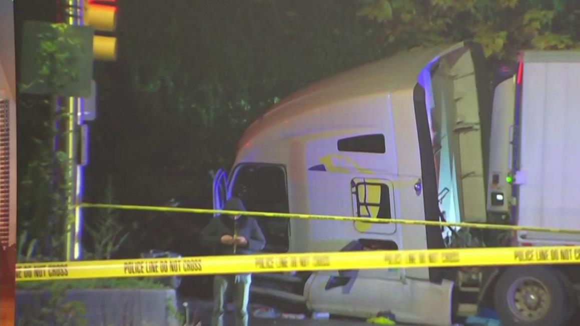 Xe đầu kéo gặp nạn khiến Lối ra 338 trên I-76 ở Bala Cynwyd bị phong tỏa 1 Tractor trailer crash closes Belmont Ave. exit on I 76