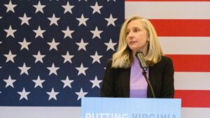 Bà Spanberger bảo vệ quảng cáo về phá thai, bất chấp Bernie Sanders cảnh báo 21 Bà Spanberger bảo vệ quảng cáo về phá thai, bất chấp Bernie Sanders cảnh báo
