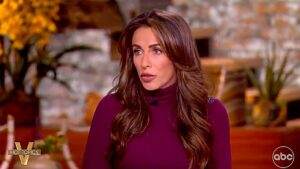 Người dẫn chương trình 'The View' khen ngợi cựu sếp Trump về thỏa thuận con tin 'ngoại giao khổng lồ' 16 Người dẫn chương trình ‘The View’ khen ngợi cựu sếp Trump về thỏa thuận con tin ‘ngoại giao khổng lồ’