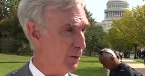 Bill Nye chỉ trích việc cắt giảm ngân sách NASA tại cuộc biểu tình 'No Kings' 9 Bill Nye chỉ trích việc cắt giảm ngân sách NASA tại cuộc biểu tình ‘No Kings’