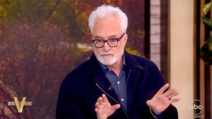 Bradley Whitford nói cha mình, người từng chiến đấu chống chủ nghĩa phát xít, là "Antifa" 9 Bradley Whitford nói cha mình, người từng chiến đấu chống chủ nghĩa phát xít, là “Antifa”