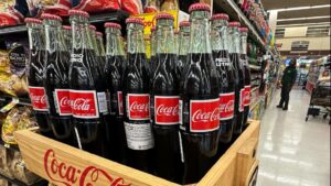 Coca-Cola Bắt Đầu Cuộc Đua Sản Xuất Cola Dùng Đường Sét Từ Mỹ Sau Lời Kêu Gọi Của Tổng Thống Trump 4 Coca-Cola Bắt Đầu Cuộc Đua Sản Xuất Cola Dùng Đường Sét Từ Mỹ Sau Lời Kêu Gọi Của Tổng Thống Trump