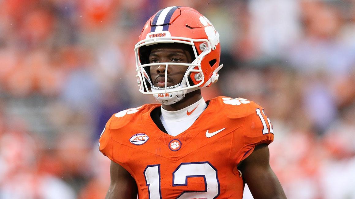 Cầu thủ Clemson Tigers Bryant Wesco Jr. Dính Chấn Thương Lưng, Vắng Mặt Phần CònLại Của Mùa Giải 1 clemson bryant wesco jr