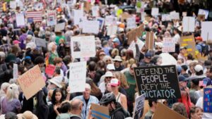 Biểu tình 'Không Vua' diễn ra khắp Hoa Kỳ 21 Biểu tình ‘Không Vua’ diễn ra khắp Hoa Kỳ