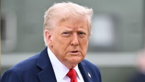 Trump Shutdown Lợi Cho Tỷ Phú, Người Mỹ Bình Thường Gánh Chịu