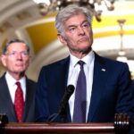 TT Donald Trump tìm cách thu hồi $1 tỷ tiền trợ cấp y tế cho di dân 28 TT Donald Trump tìm cách thu hồi $1 tỷ tiền trợ cấp y tế cho di dân