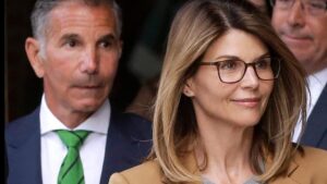 Ngôi sao 'Full House' Lori Loughlin và chồng chia tay sau gần 30 năm chung sống 4 Ngôi sao ‘Full House’ Lori Loughlin và chồng chia tay sau gần 30 năm chung sống