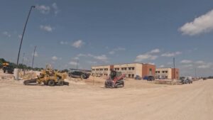 Trường Legacy Elementary mở cửa tại Uvalde, bước tiến trong quá trình hàn gắn cộng đồng sau bi kịch Robb 24 Trường Legacy Elementary mở cửa tại Uvalde, bước tiến trong quá trình hàn gắn cộng đồng sau bi kịch Robb