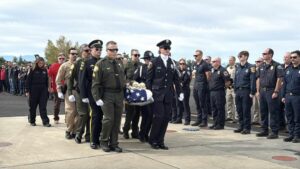 'CẢM ƠN SUZIE': Y TÁ CALIFORNIA ĐƯỢC VINH DANH TRÊN CHUYẾN BAY CUỐI SAU VỤ RỚT TRỰC THĂNG Y TẾ CHẾT NGƯỜI 26 ‘CẢM ƠN SUZIE’: Y TÁ CALIFORNIA ĐƯỢC VINH DANH TRÊN CHUYẾN BAY CUỐI SAU VỤ RỚT TRỰC THĂNG Y TẾ CHẾT NGƯỜI