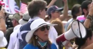 Biểu tình 'No Kings' diễn ra tại Miami 10 Biểu tình ‘No Kings’ diễn ra tại Miami