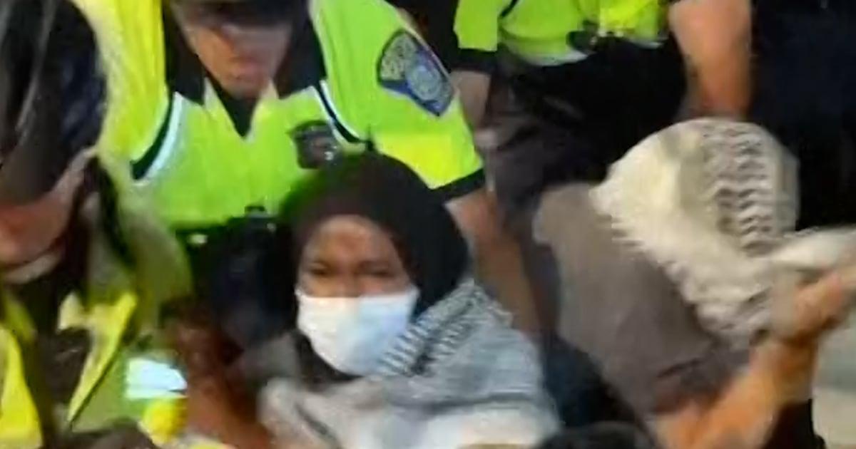 Ít nhất 13 người bị bắt tại cuộc biểu tình ủng hộ Palestine ở Boston 1 f vert brk tdy palestinian rally boston 251008.00 00 27 21.Still004 nnwpba