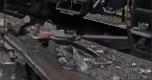 Ga xe lửa Ukraine bị trúng đòn drone của Nga 2 Ga xe lửa Ukraine bị trúng đòn drone của Nga