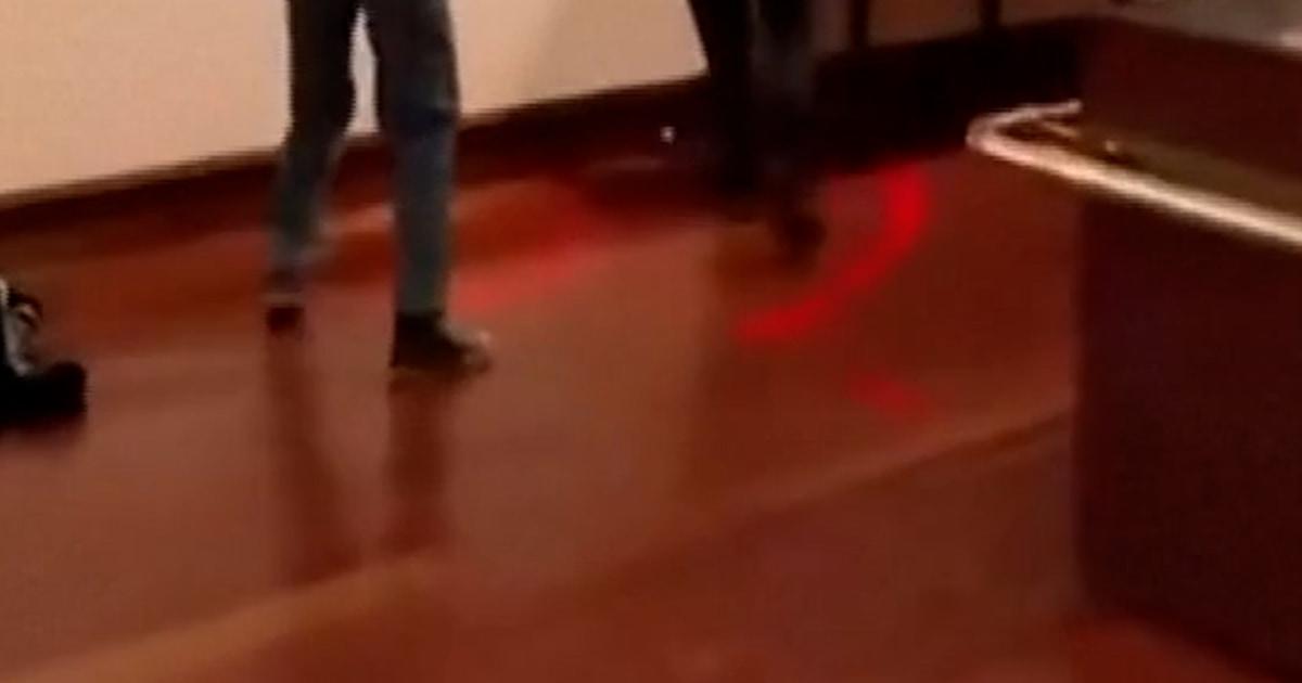 Nhóm hoạt động môi trường phá hoại tranh vẽ Columbus ở Madrid 1 f vet brk columbus painting 251012 v7yflw