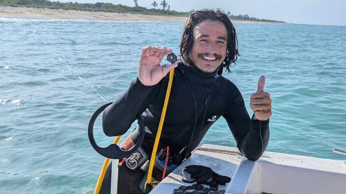 Phát hiện kho báu triệu đô từ vụ đắm tàu thế kỷ 18 ở Florida 1 florida diver finds millions in gold coins shipwreck