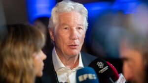 Richard Gere: Ông Trump ‘Phá Hủy Đất Nước’ 20 Richard Gere: Ông Trump ‘Phá Hủy Đất Nước’