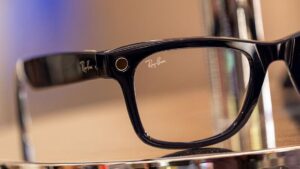 Người đàn ông dùng kính thông minh ghi hình phụ nữ tại trường đại học California 25 Người đàn ông dùng kính thông minh ghi hình phụ nữ tại trường đại học California