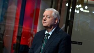 Thượng Nghị Sĩ Graham: Không Quan Tâm Đến Việc Truy Tố Bà Letitia James và Ông Comey 10 Thượng Nghị Sĩ Graham: Không Quan Tâm Đến Việc Truy Tố Bà Letitia James và Ông Comey