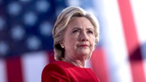 Bà Hillary Clinton bị chế giễu vì vụ bê bối đồ nội thất năm 2001 giữa lúc ông Trump làm lễ khánh thành sảnh tiệc 21 Bà Hillary Clinton bị chế giễu vì vụ bê bối đồ nội thất năm 2001 giữa lúc ông Trump làm lễ khánh thành sảnh tiệc