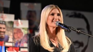 Ivanka Trump khen ngợi sức mạnh và niềm tin của gia đình con tin tại Tel Aviv sau thỏa thuận với Hamas 5 Ivanka Trump khen ngợi sức mạnh và niềm tin của gia đình con tin tại Tel Aviv sau thỏa thuận với Hamas