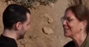 Con tin Israel gặp quân đội sau khi được trả tự do 4 Con tin Israel gặp quân đội sau khi được trả tự do