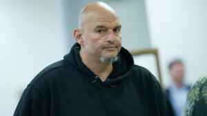 Thượng Nghị Sĩ Dân Chủ John Fetterman chúc mừng Tổng Thống Donald Trump về kế hoạch hòa bình lịch sử 13 Thượng Nghị Sĩ Dân Chủ John Fetterman chúc mừng Tổng Thống Donald Trump về kế hoạch hòa bình lịch sử