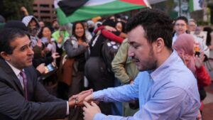 Nhà hoạt động Palestine Mahmoud Khalil kháng cáo việc bị giam giữ và trục xuất 1 Nhà hoạt động Palestine Mahmoud Khalil kháng cáo việc bị giam giữ và trục xuất