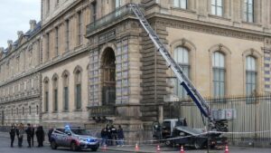 Bảo tàng Louvre đóng cửa vì nghi án trộm cắp 11 Bảo tàng Louvre đóng cửa vì nghi án trộm cắp