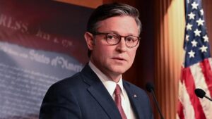 Nhà Trắng có thể cạn tiền chi trả cho quân đội nếu chính phủ tiếp tục đóng cửa, Chủ tịch Hạ viện Johnson cảnh báo 15 Nhà Trắng có thể cạn tiền chi trả cho quân đội nếu chính phủ tiếp tục đóng cửa, Chủ tịch Hạ viện Johnson cảnh báo