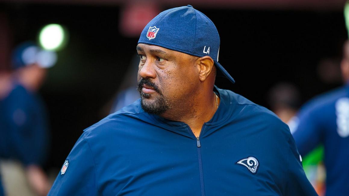 Huấn luyện viên Tampa Bay Buccaneers Skip Peete ổn định sau khi gặp biến cố y tế 1 nfl bucs skip peete 002
