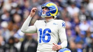 Tài năng sân cỏ: Lỗi đá phạt đền của cầu thủ Los Angeles Rams gây xôn xao mạng xã hội 10 Tài năng sân cỏ: Lỗi đá phạt đền của cầu thủ Los Angeles Rams gây xôn xao mạng xã hội