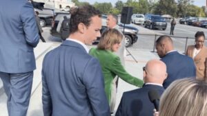 Năm lần bà Nancy Pelosi mất bình tĩnh khi trả lời truyền thông 11 Năm lần bà Nancy Pelosi mất bình tĩnh khi trả lời truyền thông