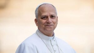 Giáo Hoàng Leo XIV đáp trả fan Cubs bằng lời đùa nghịch trong buổi tiếp dân tại Vatican 6 Giáo Hoàng Leo XIV đáp trả fan Cubs bằng lời đùa nghịch trong buổi tiếp dân tại Vatican