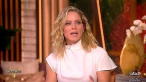 Người dẫn chương trình 'The View' nói mục tiêu là có người 'với quan điểm khác biệt tại bàn' 5 Người dẫn chương trình ‘The View’ nói mục tiêu là có người ‘với quan điểm khác biệt tại bàn’