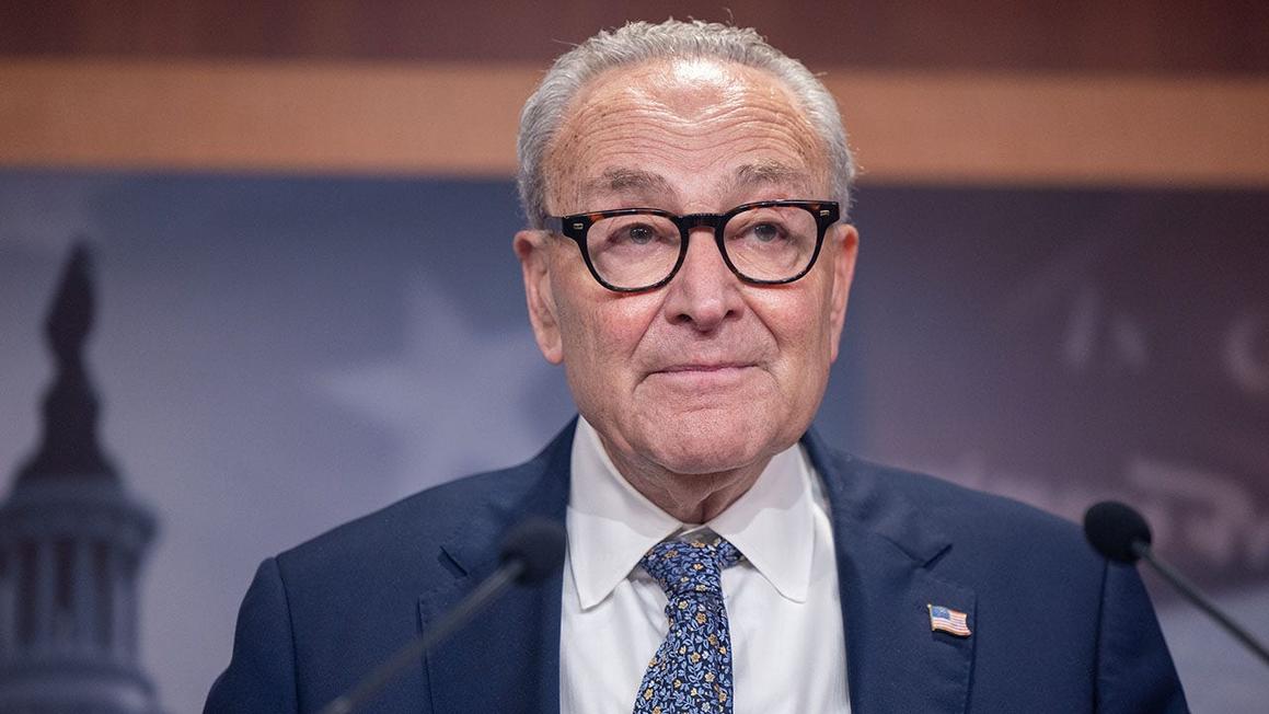 Bernie Sanders Tranh Cãi Với Sinh Viên Về Lãnh Đạo Của Chuck Schumer Trong Đợt Đóng Cửa Chính Phủ 1 senate minority leader chuck schumer 2