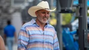 Ngôi sao truyền hình thực tế Steven McBee Sr. lãnh án tù vì gian lận hàng triệu đô 10 Ngôi sao truyền hình thực tế Steven McBee Sr. lãnh án tù vì gian lận hàng triệu đô