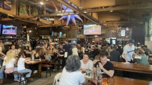 Cổ động viên Seattle 'xem liền hai trận' Seahawks và Mariners cả ngày 3 Cổ động viên Seattle ‘xem liền hai trận’ Seahawks và Mariners cả ngày