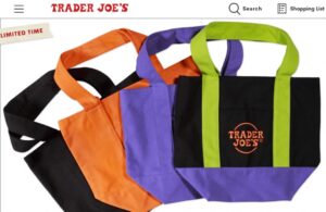 Túi vải mini Mùa Halloween của Trader Joe's: Màu sắc, giá cả và mọi thứ khác chúng ta biết 5 Túi vải mini Mùa Halloween của Trader Joe’s: Màu sắc, giá cả và mọi thứ khác chúng ta biết