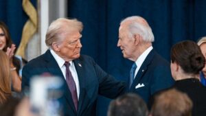 Biden bị tố 'ăn theo' thành công hòa bình của TT Trump 24 Biden bị tố ‘ăn theo’ thành công hòa bình của TT Trump