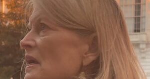 Thượng nghị sĩ Murkowski đổ lỗi cho Vought về việc chính phủ tiếp tục đóng cửa 21 Thượng nghị sĩ Murkowski đổ lỗi cho Vought về việc chính phủ tiếp tục đóng cửa