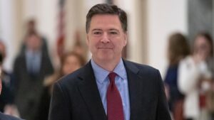 Cựu Giám đốc FBI Comey ra tòa lần đầu trong vụ án Bộ Tư pháp cáo buộc khai man với Quốc hội 21 Cựu Giám đốc FBI Comey ra tòa lần đầu trong vụ án Bộ Tư pháp cáo buộc khai man với Quốc hội