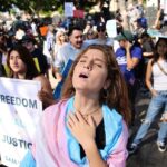 Los Angeles cân nhắc tuyên bố tình trạng khẩn cấp về các cuộc đột kích di trú 28 Los Angeles cân nhắc tuyên bố tình trạng khẩn cấp về các cuộc đột kích di trú