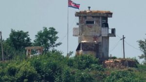 Binh sĩ Bắc Hàn đào tẩu sang Hàn Quốc qua biên giới được tăng cường an ninh 4 Binh sĩ Bắc Hàn đào tẩu sang Hàn Quốc qua biên giới được tăng cường an ninh