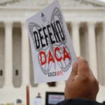 Chính phủ Hoa Kỳ có thể sẽ tiếp tục nhận hồ sơ DACA xin giấy phép sinh sống và làm việc tại Mỹ 31 Chính phủ Hoa Kỳ có thể sẽ tiếp tục nhận hồ sơ DACA xin giấy phép sinh sống và làm việc tại Mỹ